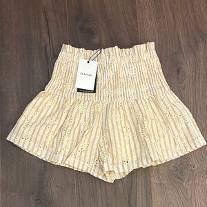🔥 En Saison Tan Striped High Waist Elastic Shorts - M 🔥